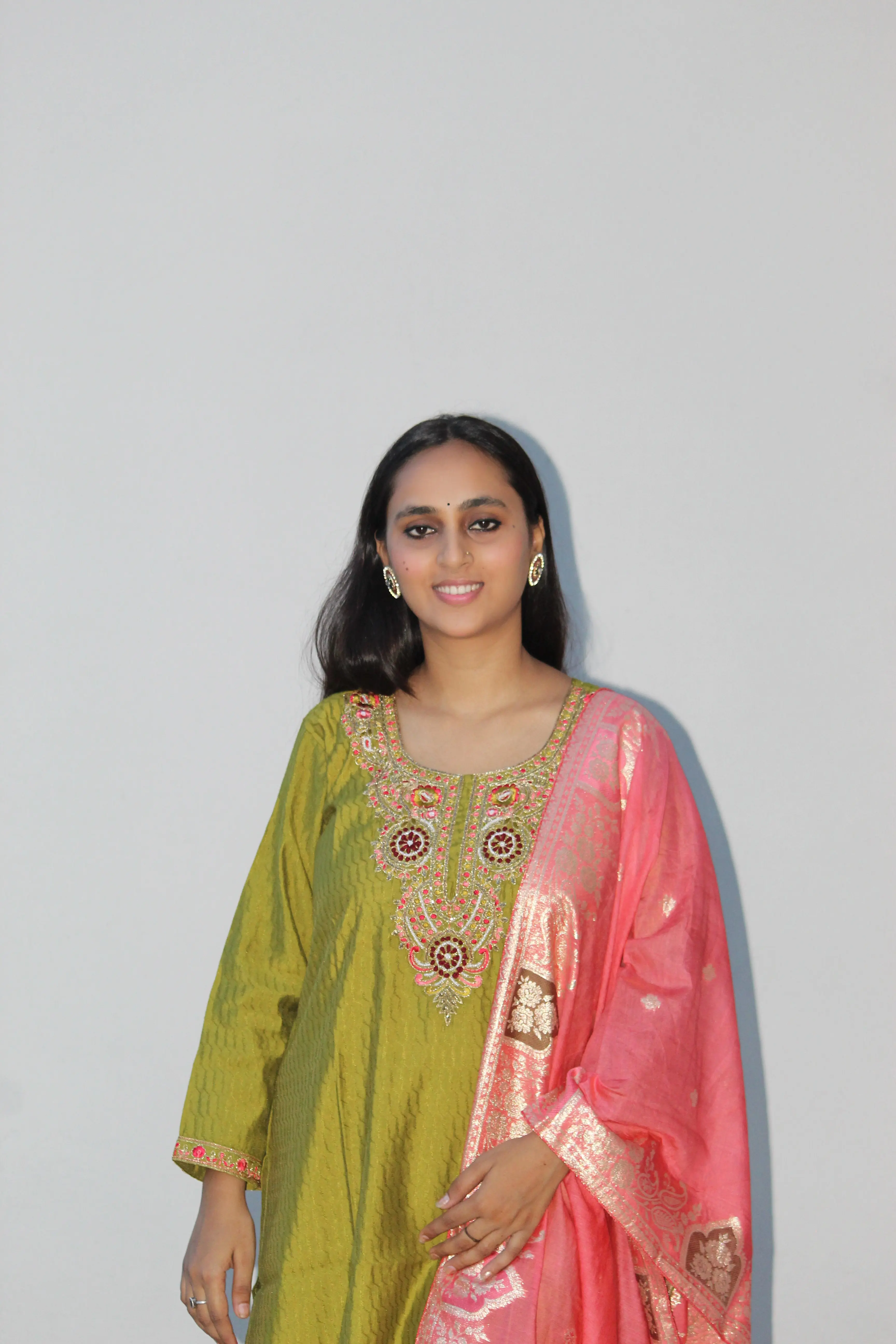 /storage/photos/1/Products/Suit/mehendi green stylish (2).webp